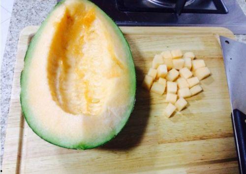 哈密瓜白肉吃吗,美味还是不宜食用？揭秘真相