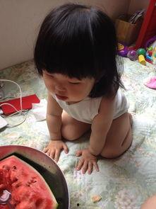 吃瓜 萌宝,揭秘萌娃们的甜蜜“瓜”事